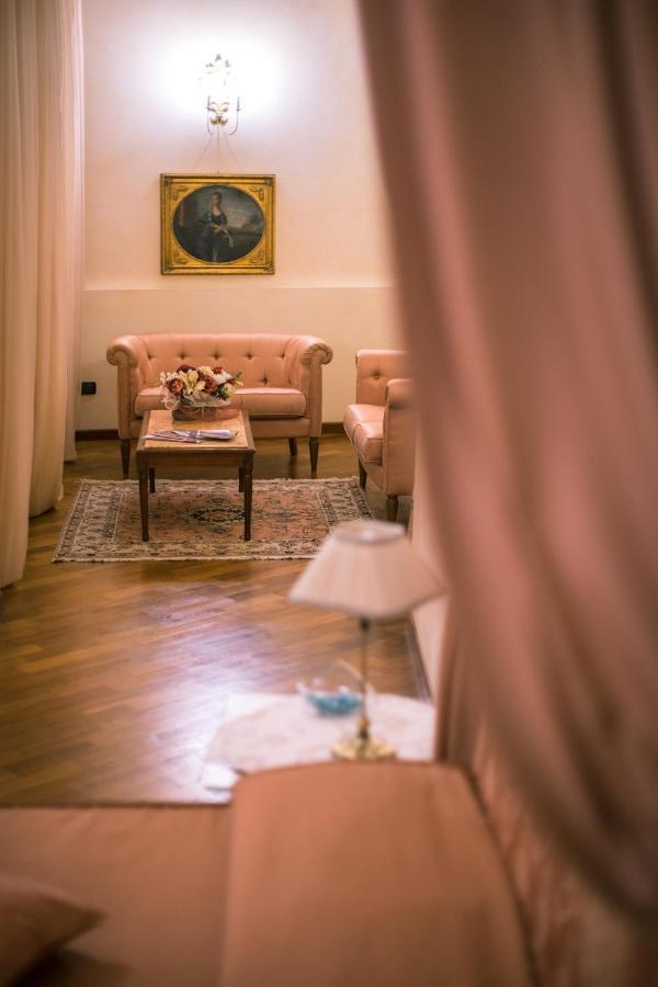 Palazzo Finati Bed & Breakfast Alba  Eksteriør bilde
