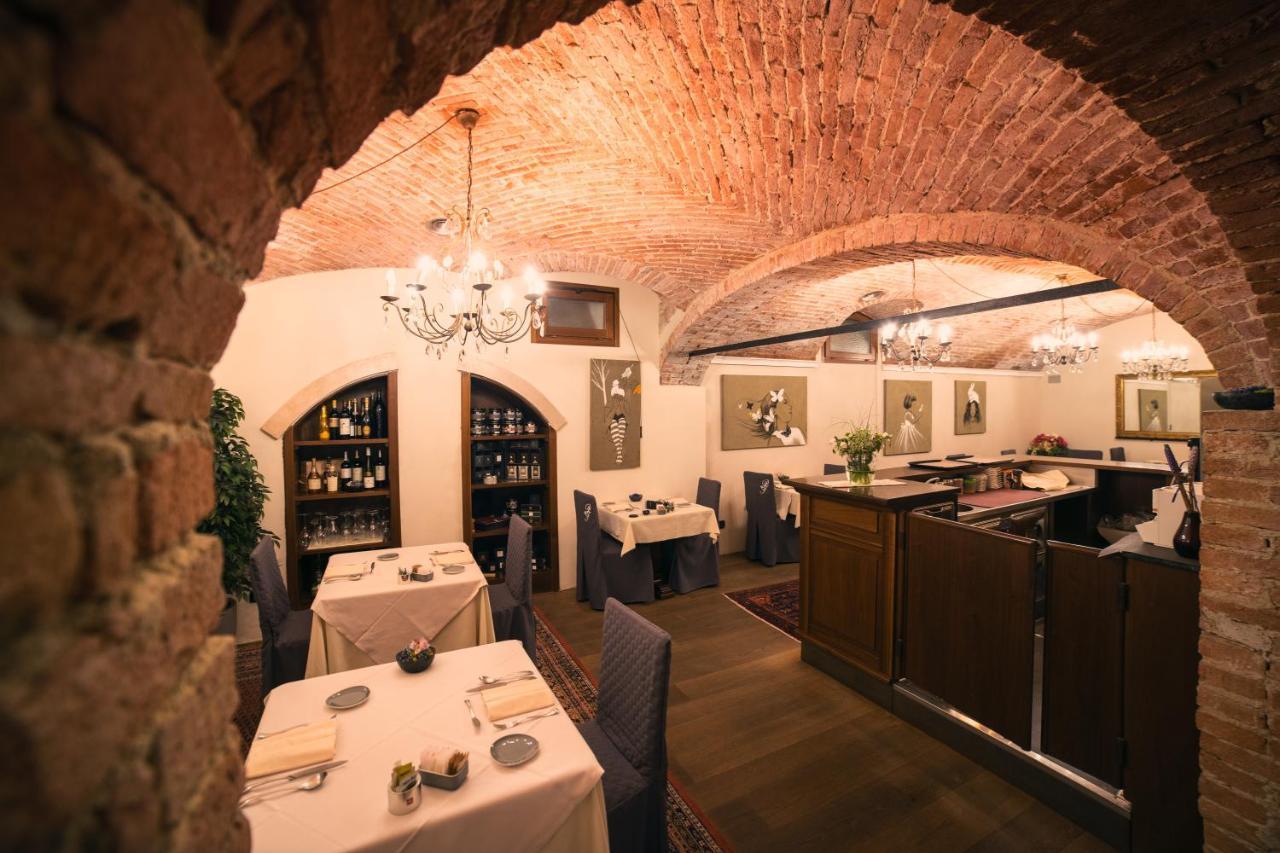 Palazzo Finati Bed & Breakfast Alba  Eksteriør bilde