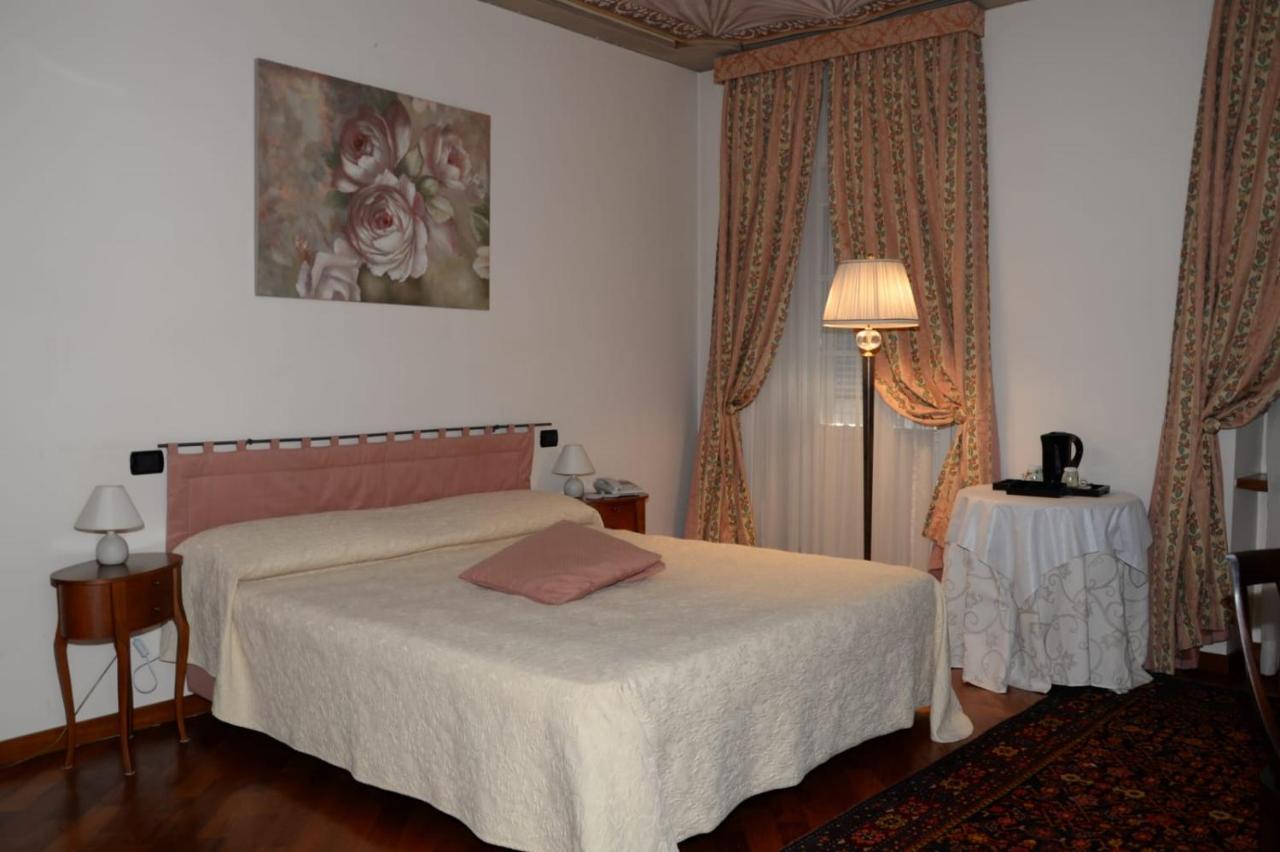 Palazzo Finati Bed & Breakfast Alba  Eksteriør bilde