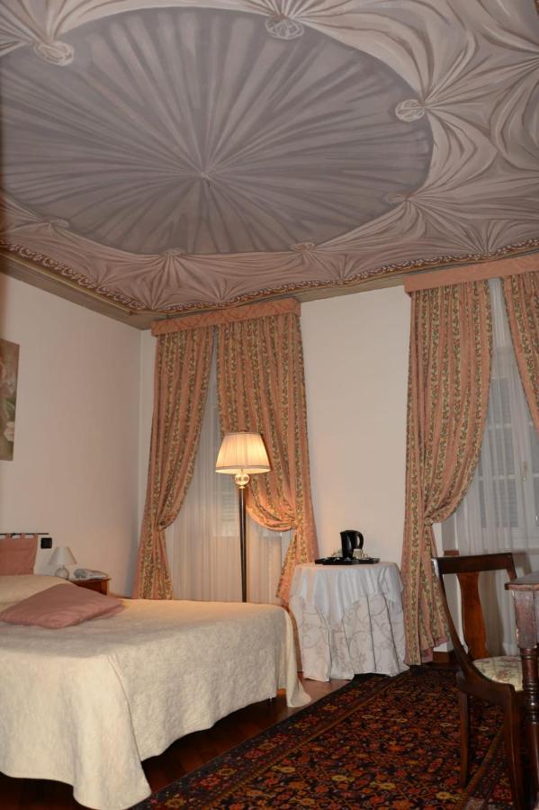 Palazzo Finati Bed & Breakfast Alba  Eksteriør bilde