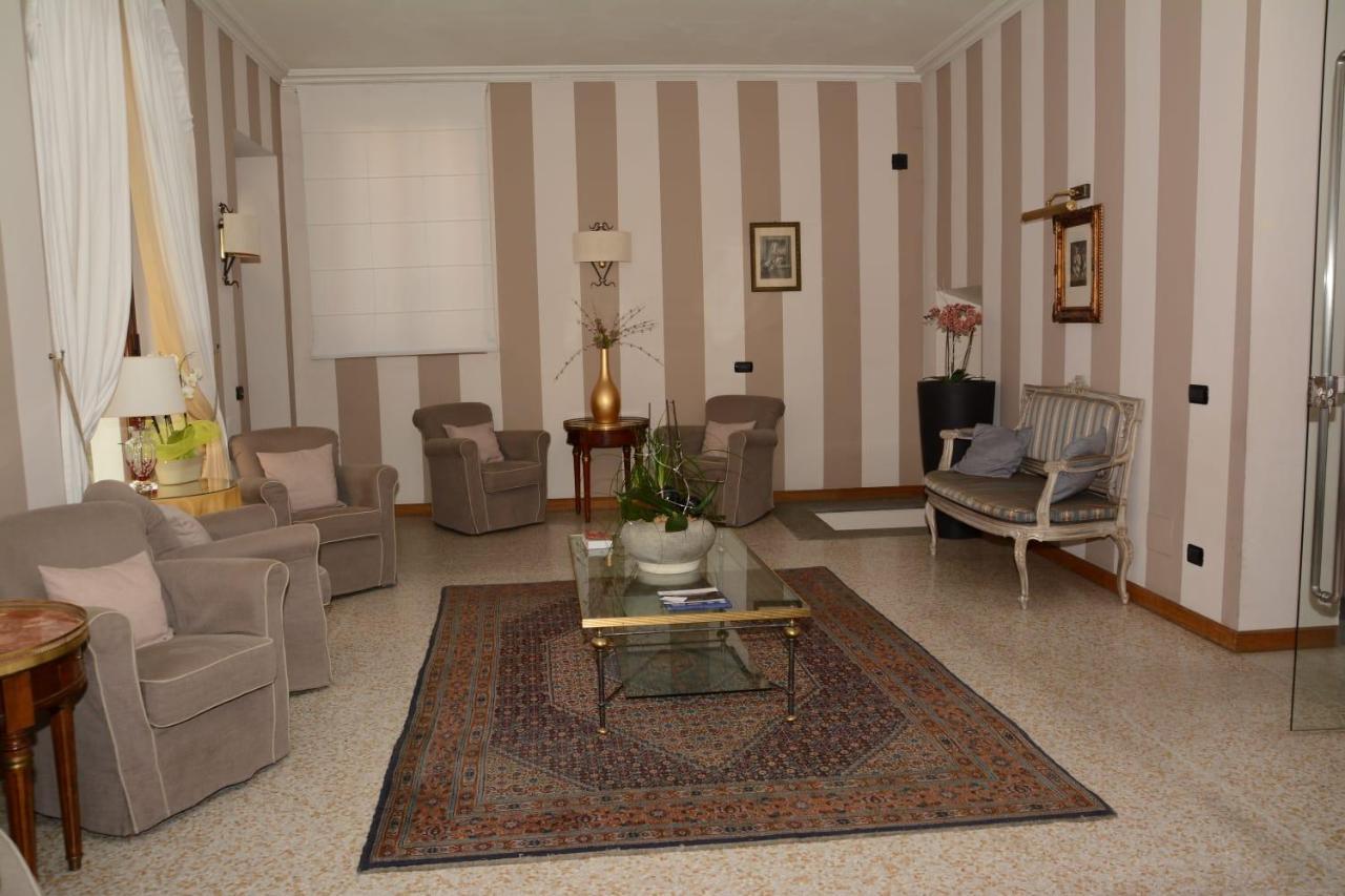 Palazzo Finati Bed & Breakfast Alba  Eksteriør bilde