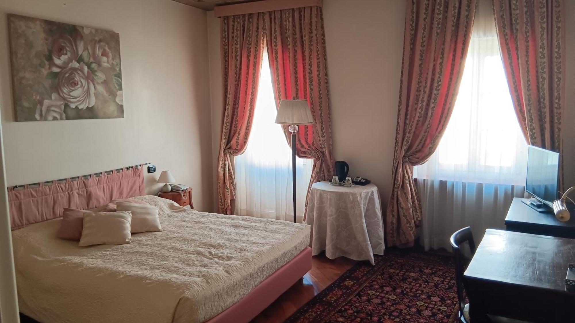 Palazzo Finati Bed & Breakfast Alba  Eksteriør bilde