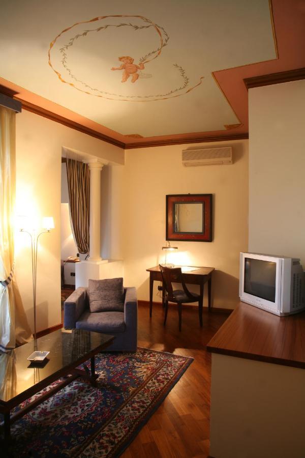 Palazzo Finati Bed & Breakfast Alba  Rom bilde